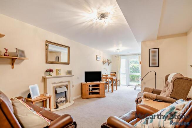 2 bed Apartment for sale Image 6