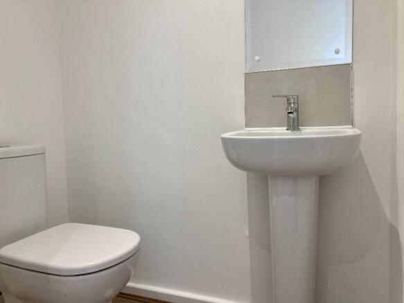 3 bed Semi-Detached to rent Image 5