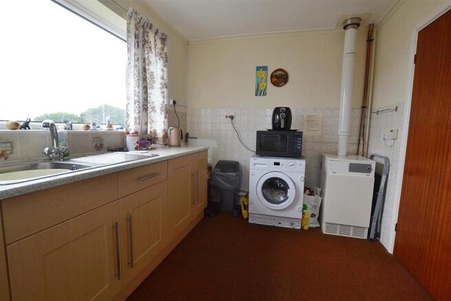 kitchen..JPG