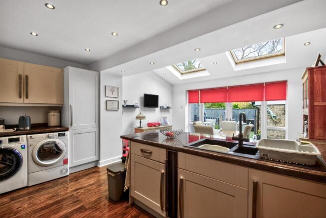 3 bed Terraced for sale Image 5