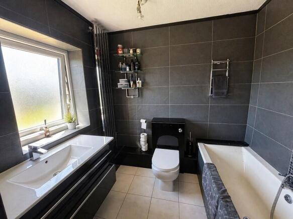 3 bed Detached for sale Image 9