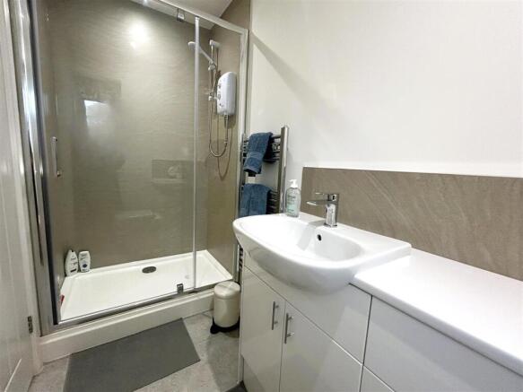 ensuite 2.JPG