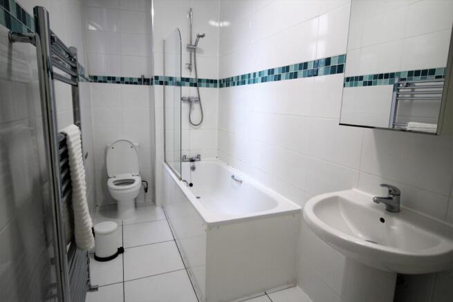 3 bed Flat to rent Image 5
