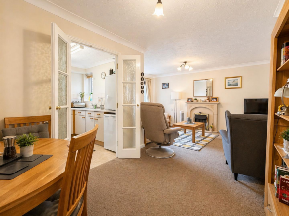 Lounge/Dining Room