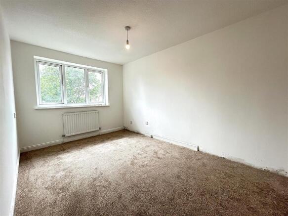 3 bed Semi-Detached for sale Image 8