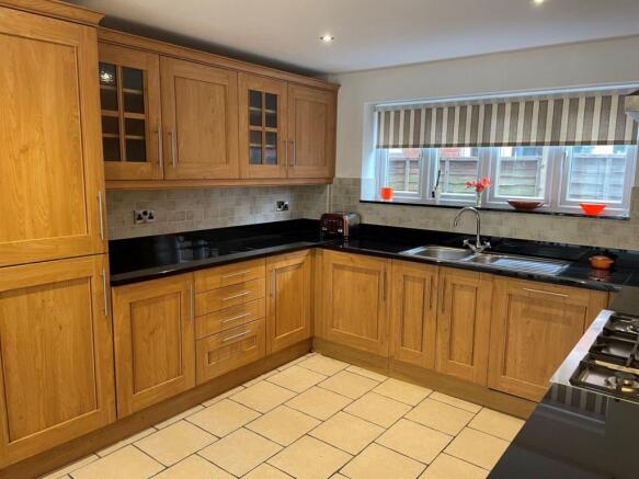 KITCHEN / DINING ROOM