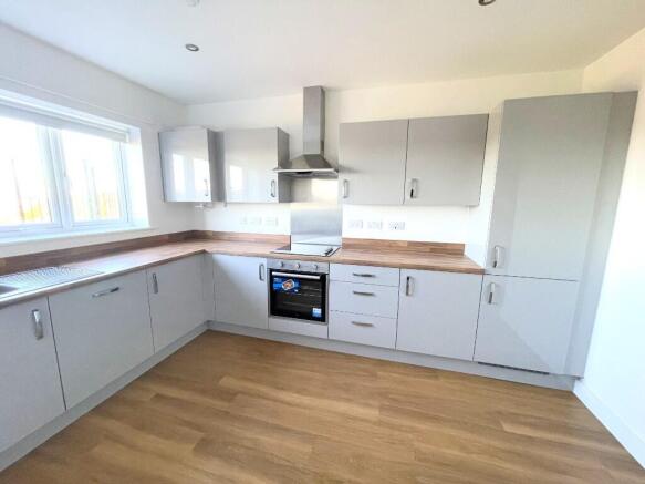 3 bed Semi-Detached to rent Image 4