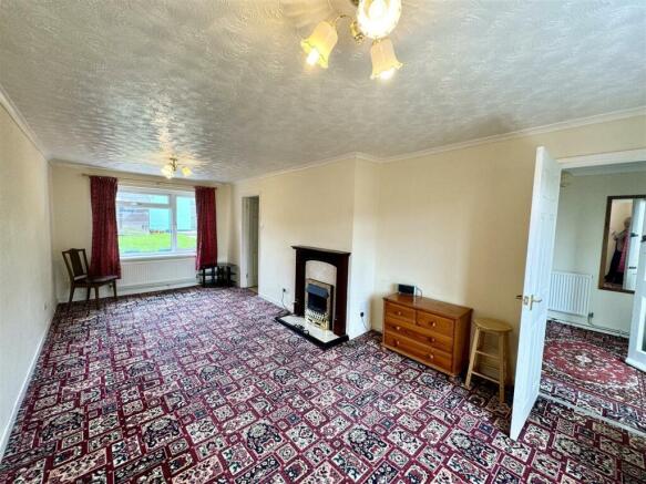 SITTING/DINING ROOM