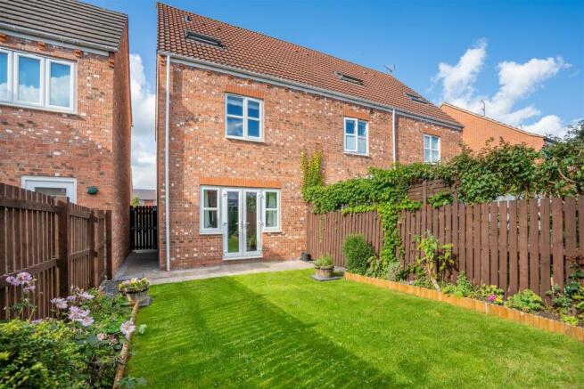 3 bed Town House for sale Image 11