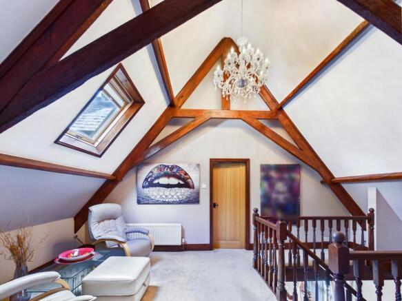 6 bed Detached for sale Image 8