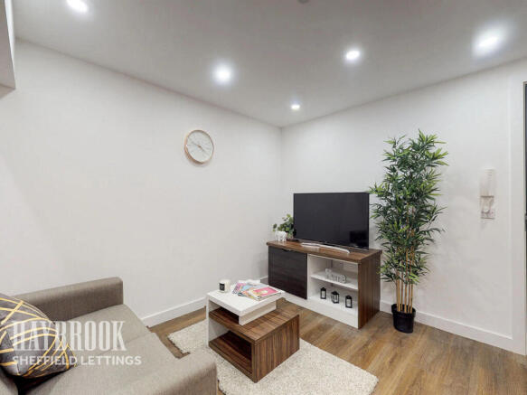 2 bed Apartment to rent Image 11