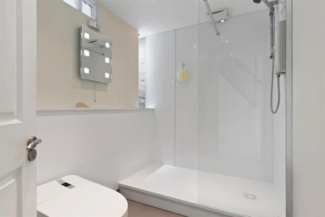 3 bed Terraced for sale Image 12