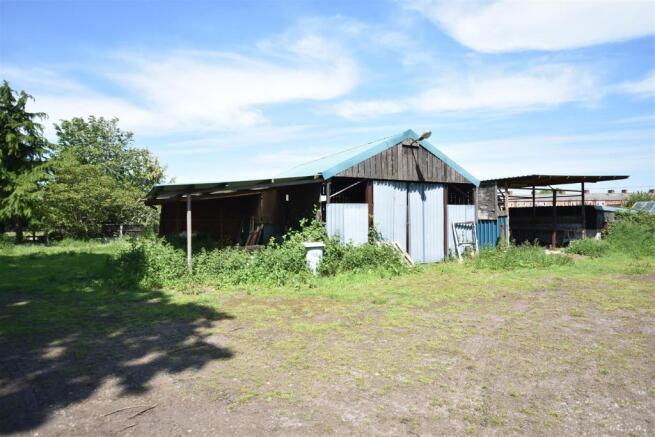 THREE BAY LEAN TO