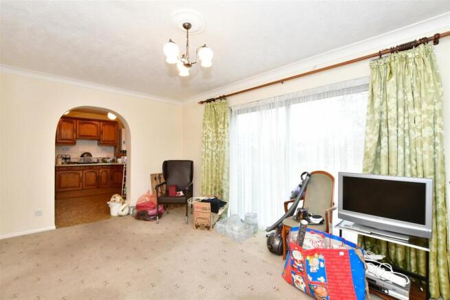 Lounge/Dining Area