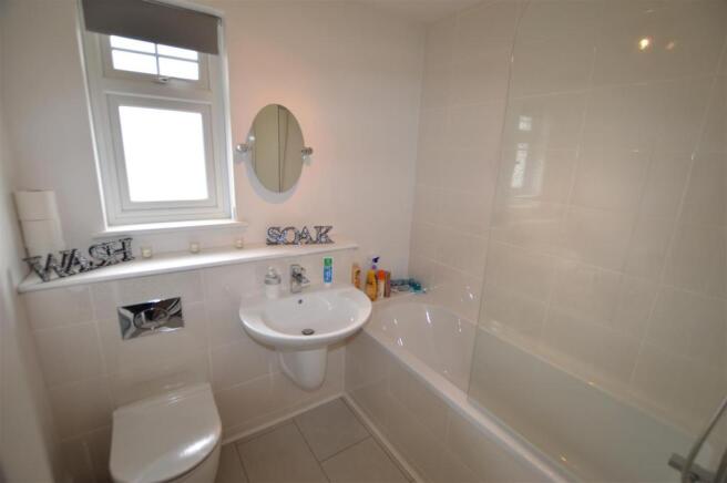 FAMILY BATHROOM: