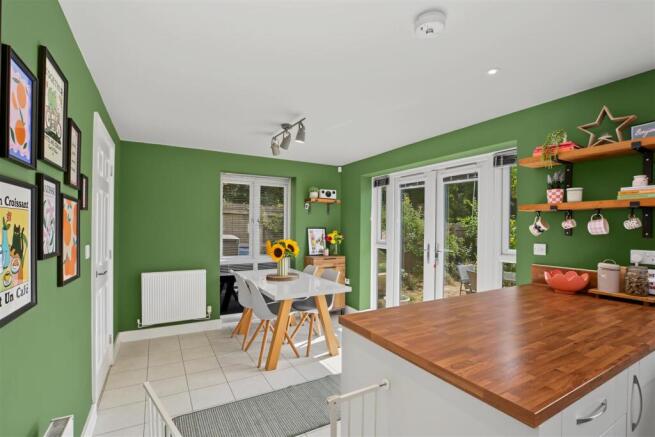 Dining Area_3.jpeg