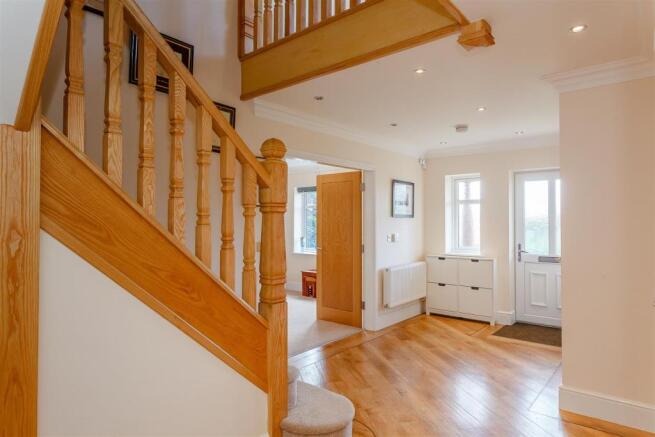8340636-interior17.jpg