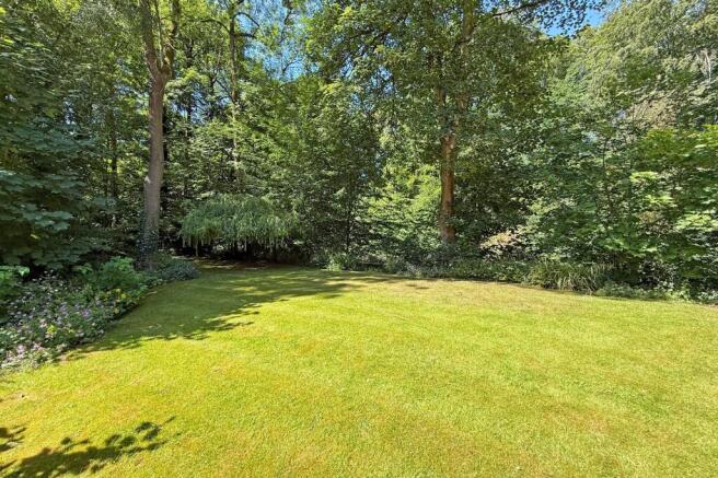 2 bed Flat for sale Image 7
