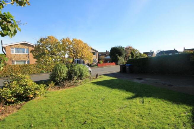 FRONT GARDEN