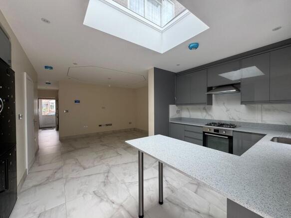 3 Carlyon Close, ...