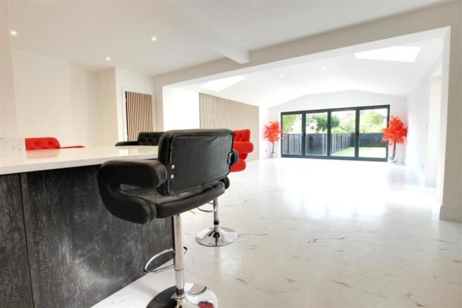 3 bed Semi-Detached for sale Image 9