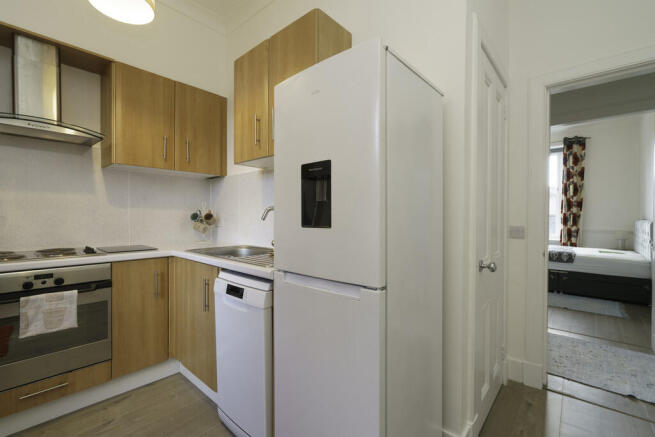 14. Kitchen area ...