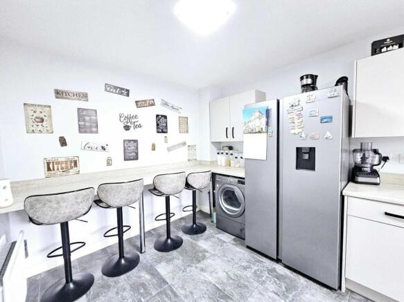 3 bed Semi-Detached for sale Image 11