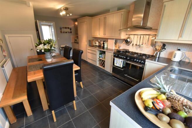 KITCHEN/BREAKFAST ROOM