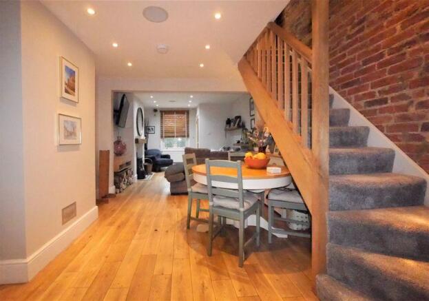 OPEN PLAN LOUNGE & DINING ROOM