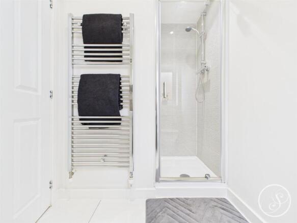 EN SUITE