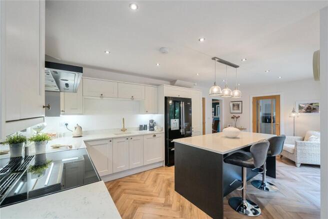 4 bed Detached for sale Image 5