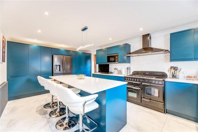 4 bed Detached for sale Image 7