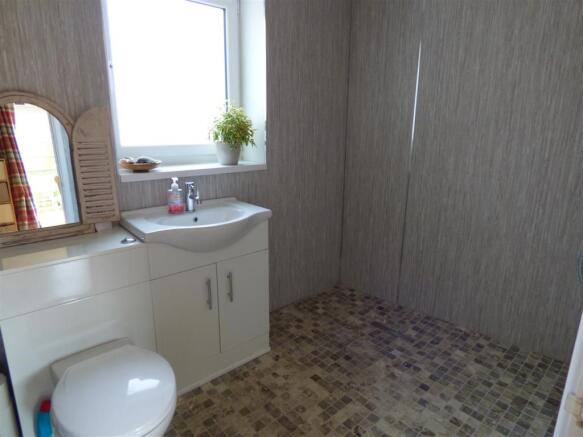 GROUND FLOOR WET ROOM