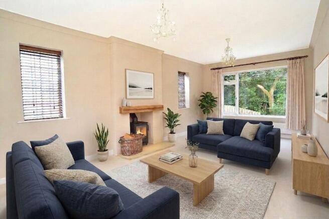 5 bed Detached for sale Image 2