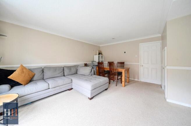 Hunts Close, Hook, Hampshire, RG27 photo 4