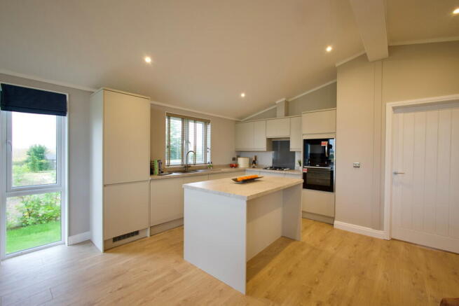 IMG_34544_10_larg...