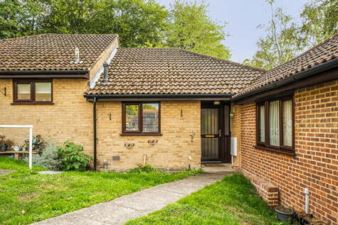 A Beautifully Presented One-Bedroom Bungalow – No Forward Chain – Hempstead