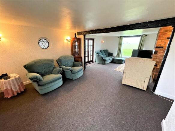 DOUBLE ASPECT LOUNGE / DINER :