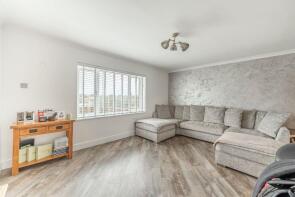 36, Knightsbridge Way, Hemel Hempstead HP2 5ES