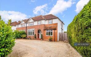 25, Roundwood View, Banstead SM7 1EQ