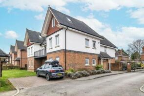Flat 3, 10 Park Wood House, Magnolia Drive, Banstead SM7 1BH