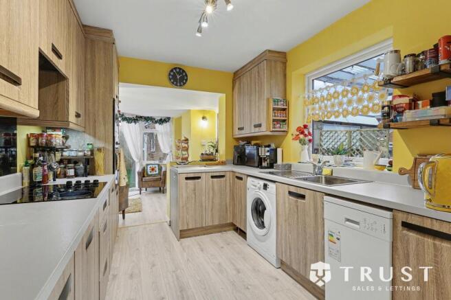 3 bed Semi-Detached for sale Image 8