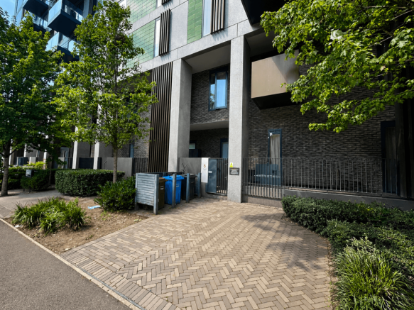 Three Bedroom Town House FOR RENT.