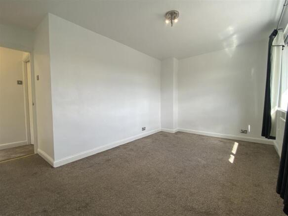 2 bed Semi-Detached to rent Image 11