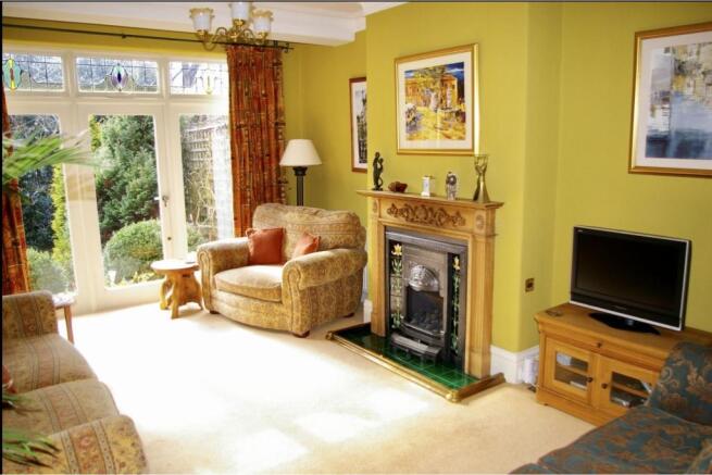Lounge/Dining Room
