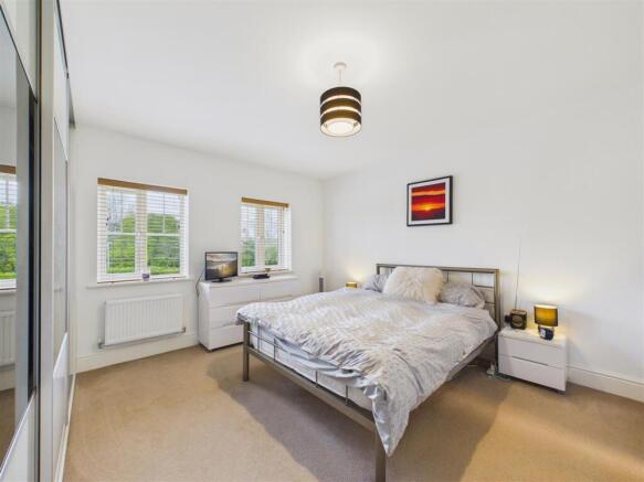 5 bed Detached for sale Image 10