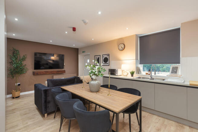 9 bed House of Multiple Occupation to rent Image 10
