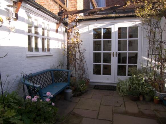 REAR PATIO GARDEN