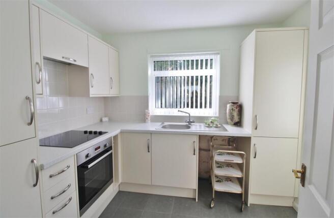 Laburnum Close, Grantham photo 4
