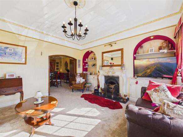 4 bed Semi-Detached for sale Image 6